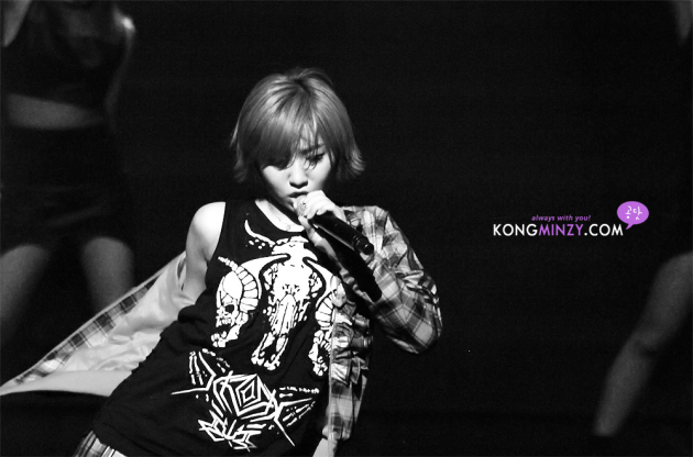 2NE1 & Gummy's concert: « Going Together » 20130223minzy-3